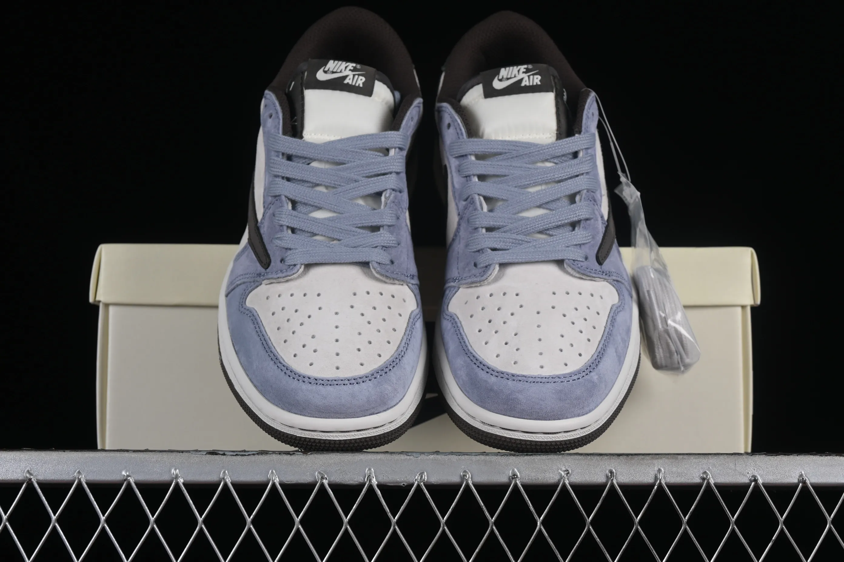 All Categories Air Jordan Jordan Series Basketball Shoes Air Jordan 1 Low Travis Scott x Air Jordan 1 Low OG AJ1 Joe 1 Reversed Overhook Joint Style Casual Sports Basketball Shoes DM7866-820